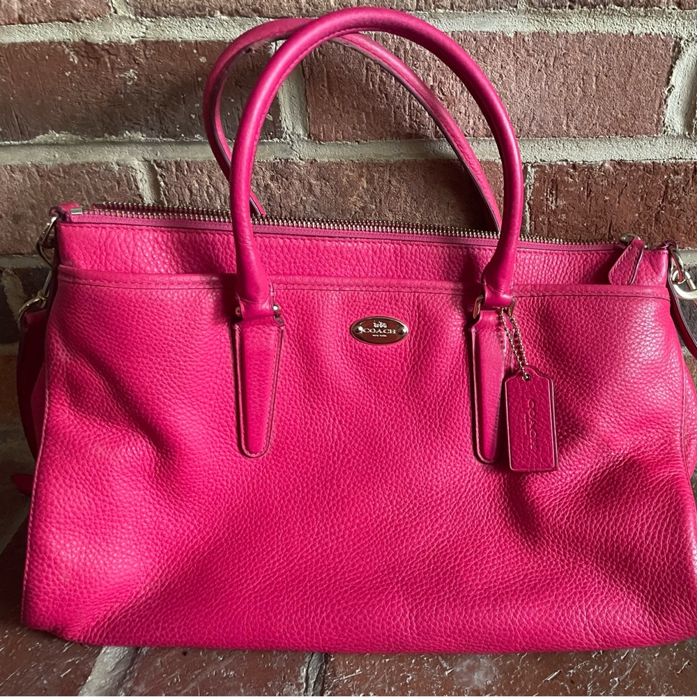 Authentic Coach handbag ❤️ how cute is this !??